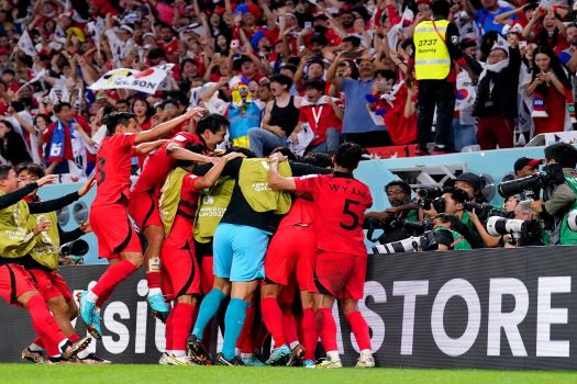 South Korea stunned Portugal with a late goal! 2-1 to enter the Round of 16 stage