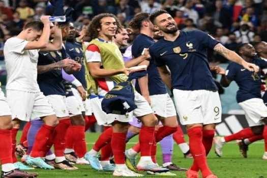 Highlights of France vs. Australia - France defeats Australia 4-1 in the FIFA World Cup.