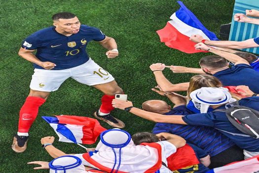 With a 2-1 victory over Denmark, France has proceeded to the knockout round!