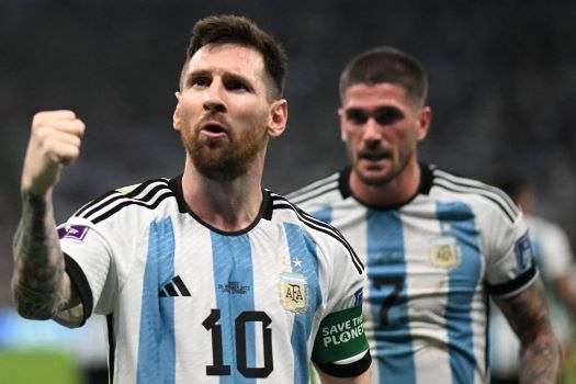Argentina leads 2-0 Mexico as Fernandez scores after a Messi stunner.